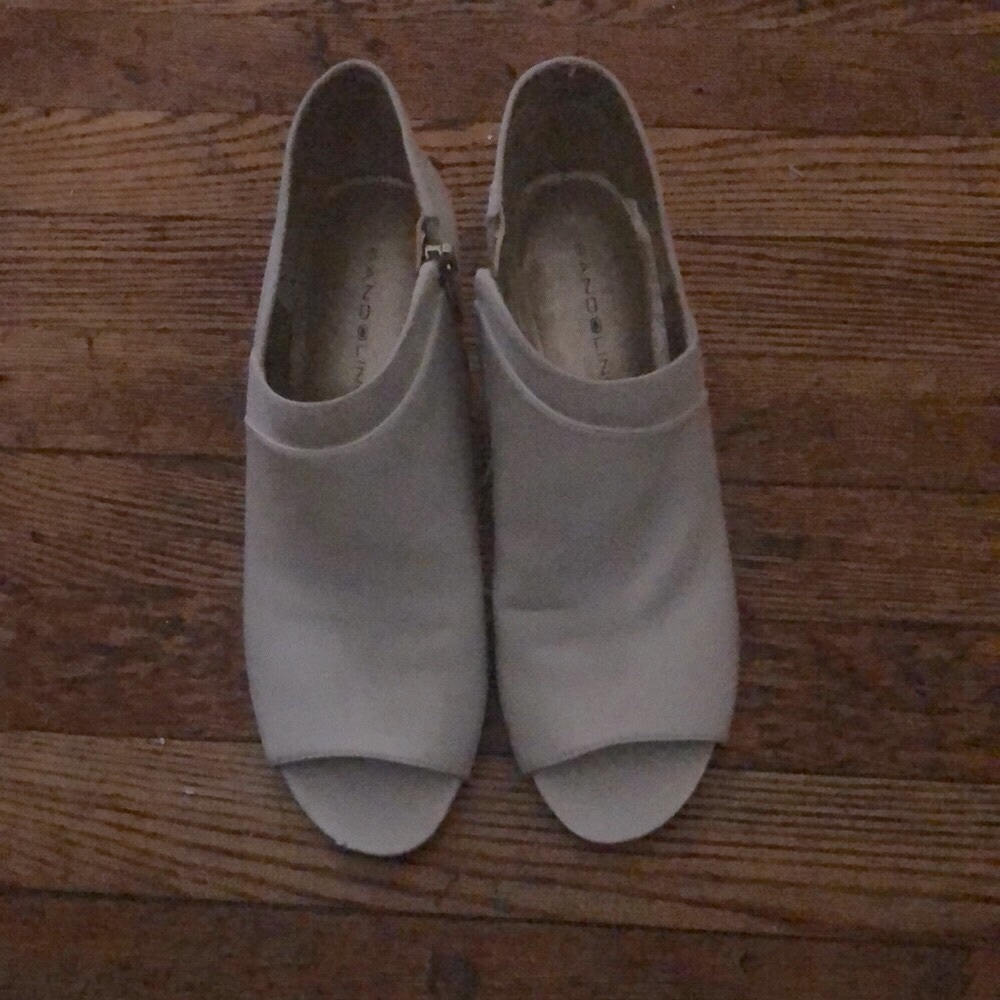 BABDOLINO shoe boots bone in color size 7 1/2